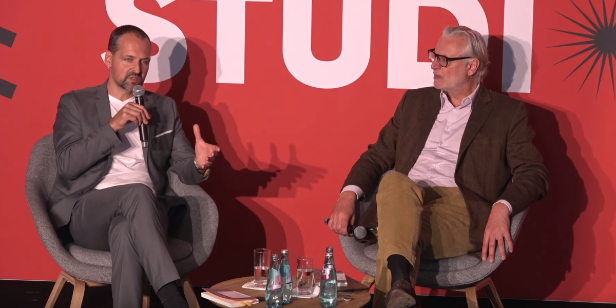 Tobias Endler und Herbert von Halem im Gespräch auf der FBM 2022.